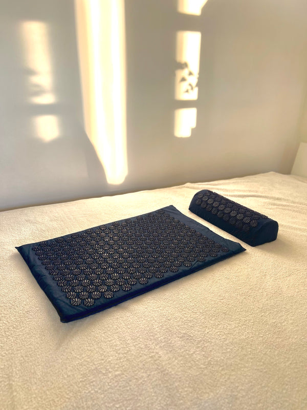 Lay the mat on a flat surface